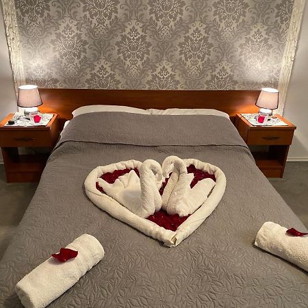 Restauracja Hotel Kassandra Wrzesnia Bagian luar foto