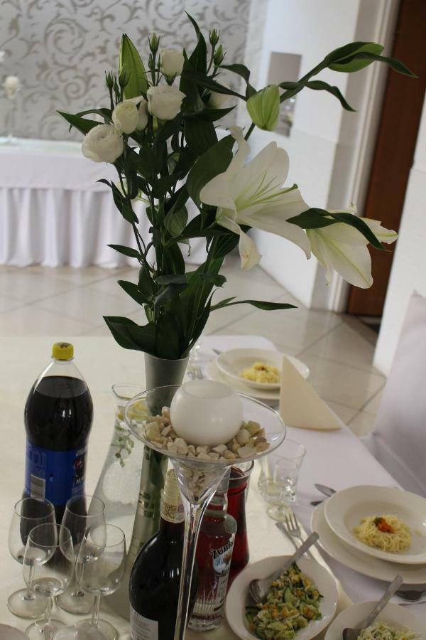 Restauracja Hotel Kassandra Wrzesnia Bagian luar foto